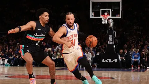 “詹姆斯12秒惊爆9分：揭秘防守疏漏与发球战术破绽”